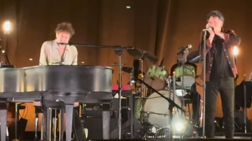 'Simple Twist' Of Harmonica: Mickey Raphael Joins Bob Dylan At Outlaw Music Festival Tour Stops