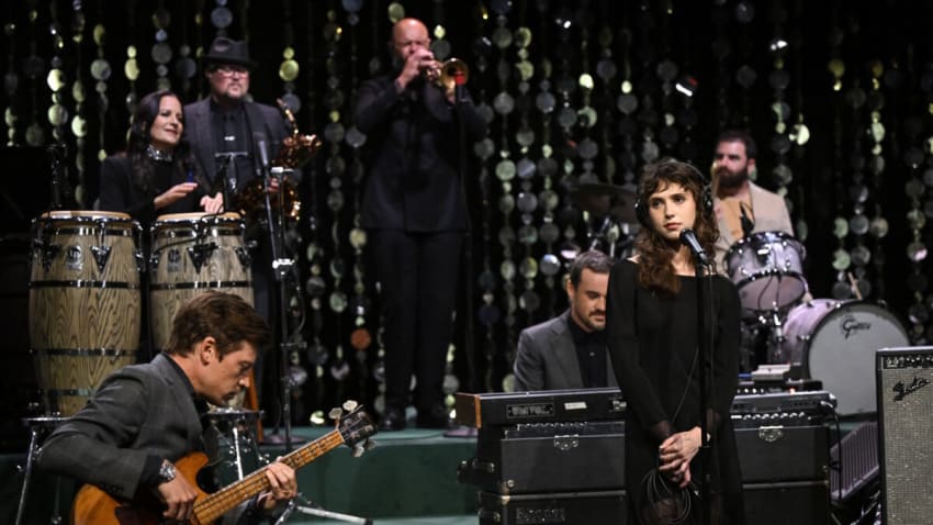 Clairo Performs Enchanting 'Juna' On 'Fallon'