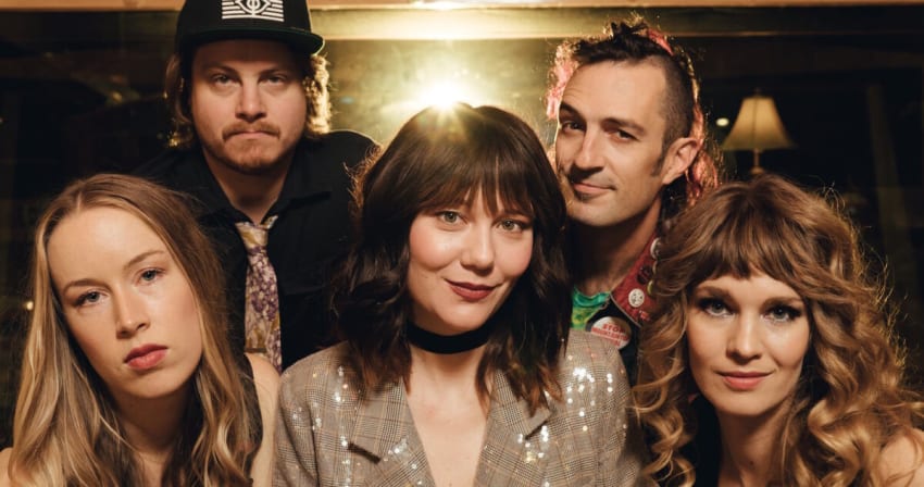 Molly Tuttle Golden Highway Press Rochelle 2