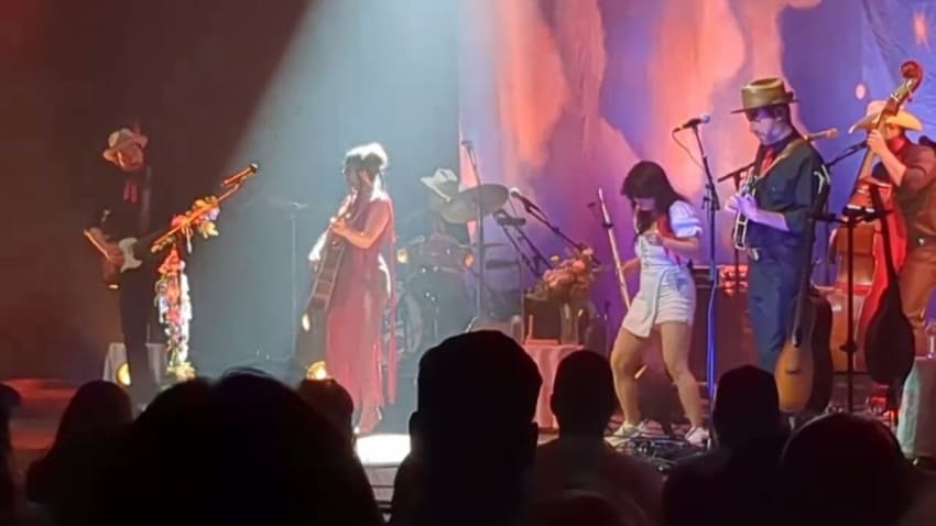 Sierra Ferrell DON'T LET YOUR DEAL GO DOWN(Charlie Poole&The Carolina Ramblers cover with Anh Phung)