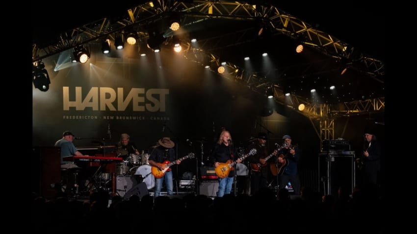 Warren Haynes w Friends of the Brothers - "Whipping Post"