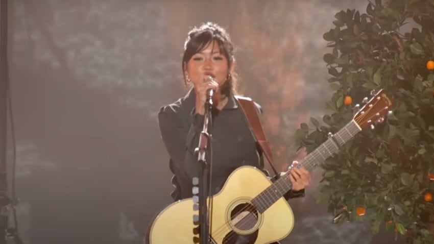 beabadoobee Brings 'Beaches' To Hollywood For 'Jimmy Kimmel Live' Performance