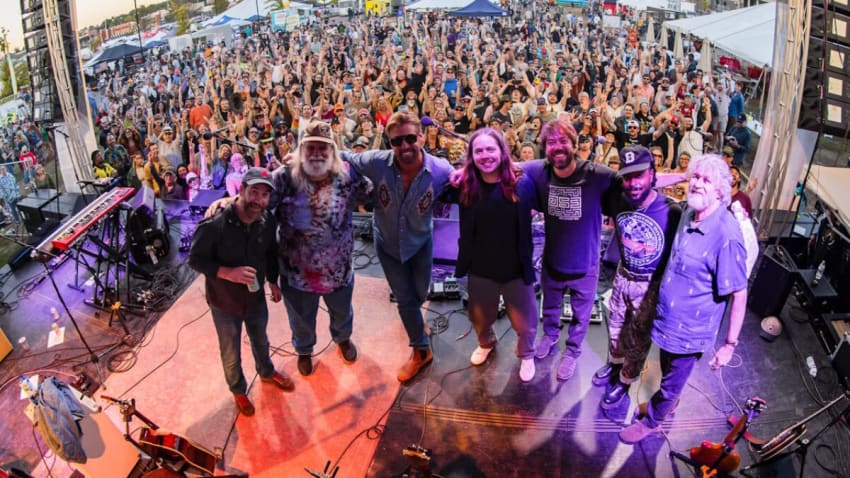 Watch Billy Strings & Leftover Salmon Cover Grateful Dead & More During Collaborative Day In Huntsville