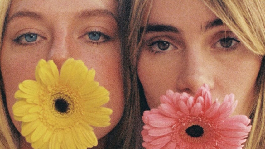 Suki Waterhouse & Ashe Preview Collaborative New Song ‘Pushing Daisies’ At Greek Theatre