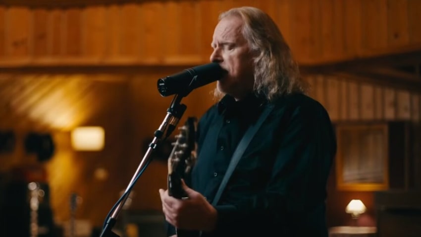 Warren Haynes Unplugs At The Power Station To Preview ‘Million Voices Whisper’