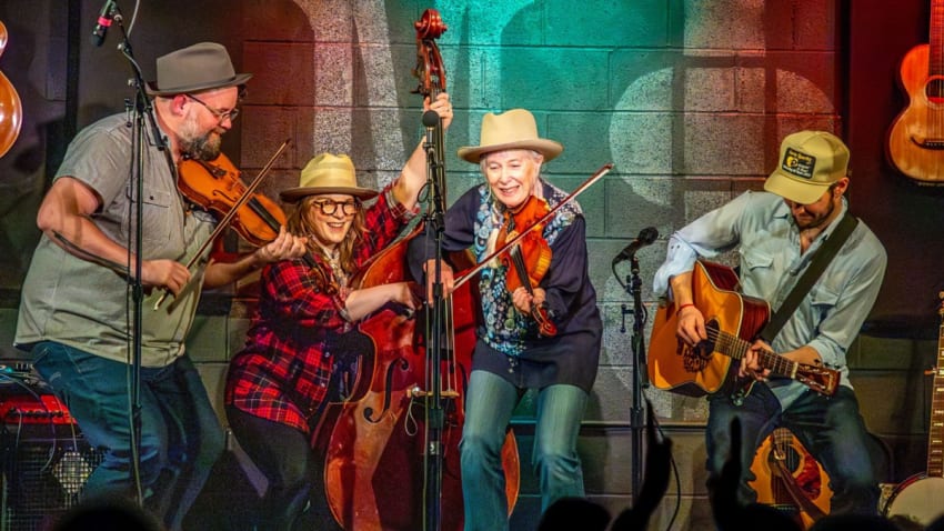 Laurie Lewis & The Right Hands