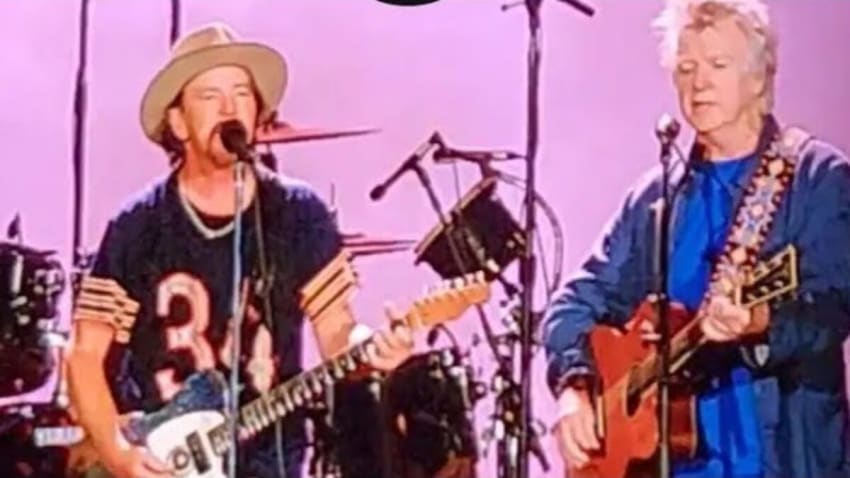 Pearl Jam - Throw Your Arms Around Me (Ft Neil Finn) Live Mount Smart Stadium, Auckland, New Zealand