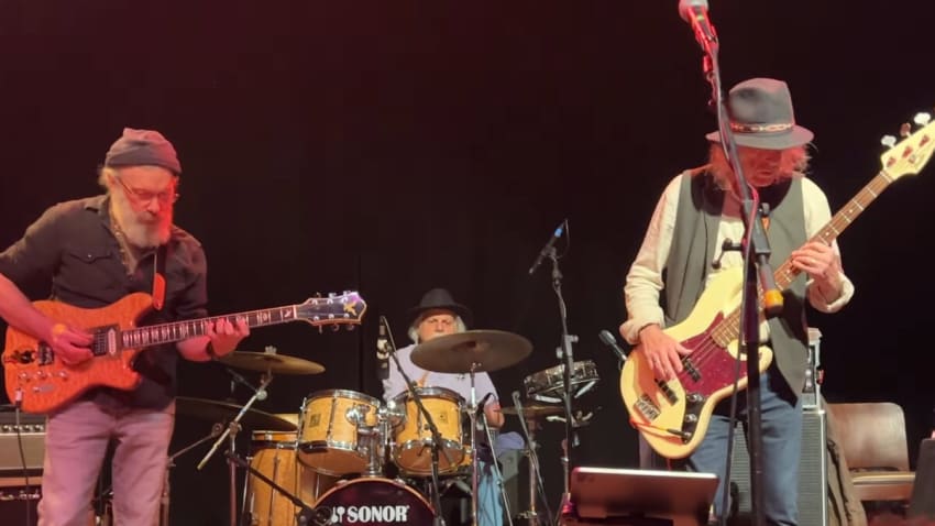 Steve Kimock Plays New ‘Wolf’ Guitar At Zero 40th Anniversary Concerts