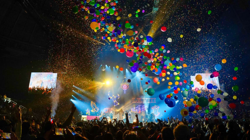 The Avett Brothers Celebrate New Year’s Eve With Mickey Raphael, Muppets, Valient Himself & More