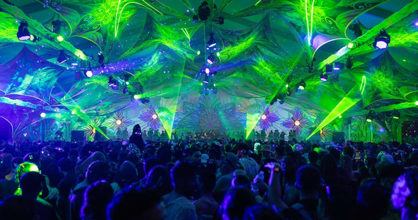 Beyond Wonderland Chicago crowd