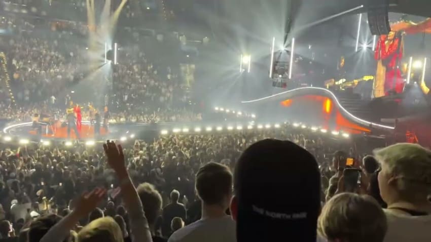 Dua lipa sings 99 Luftballons