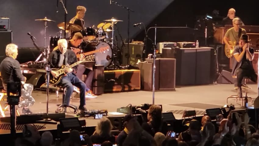 Peter Frampton Sits In With Pearl Jam In Nashville
