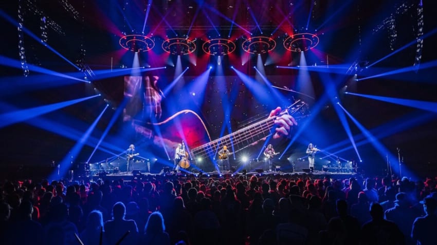 Billy Strings Breaks Out Led Zeppelin Cover & More In Rosemont
