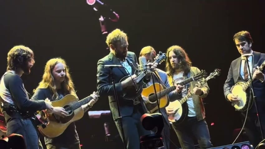 Billy Strings w/ Punch Brothers - Doin My Time LIVE in St Louis 6/14/2025