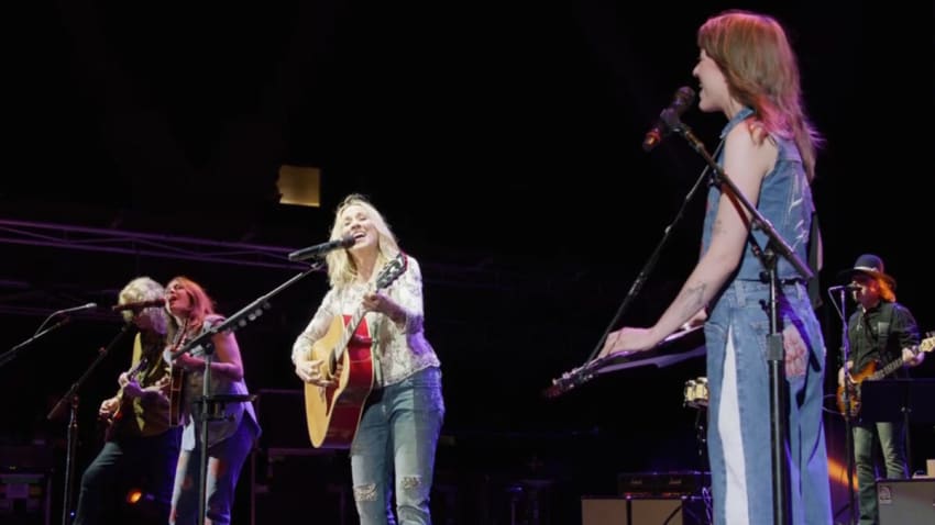 Watch Larkin Poe Join Sheryl Crow For 'Rocky Mountain Way' Cover At Red Rocks