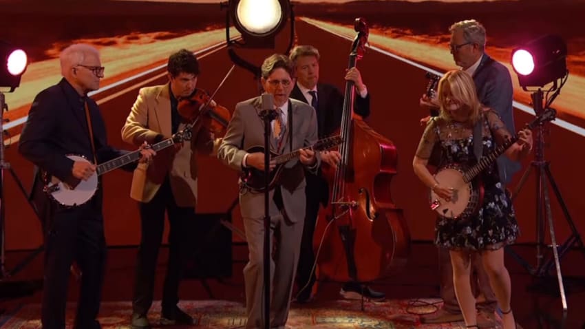 Steve Martin, Alison Brown & Tim O’Brien Perform New Single ‘5 Days Out, 2 Days Back’ On ‘Kimmel’