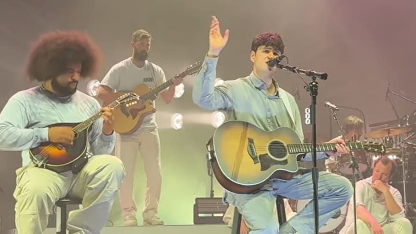 Vampire Weekend Goes Acoustic For ‘Reuben & Cerise’ Cover In Philadelphia