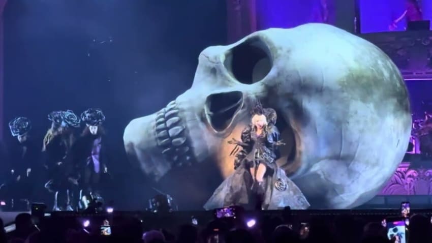 LADY GAGA - KILLAH (LIVE FROM MAYHEM BALL OPENING NIGHT LAS VEGAS)