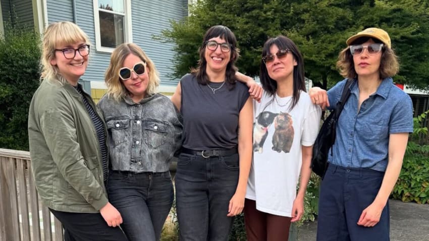 Sleater-Kinney Revisits ‘One Beat’ Classic & Debuts Green Day And Ramones Covers In San Francisco