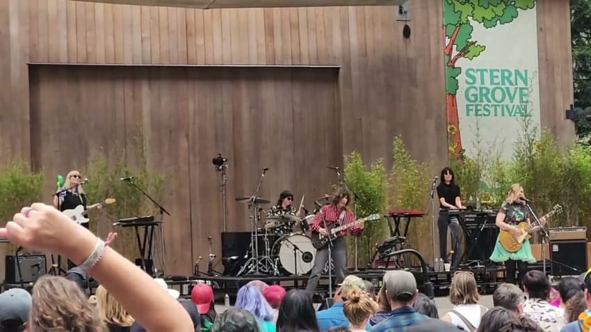 Sleater Kinney - One Beat