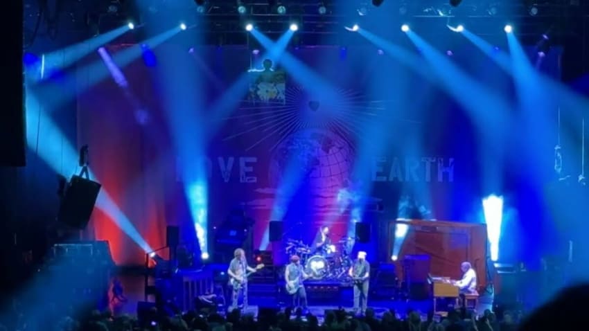 Neil Young & The Chrome Hearts - Rockin' in the Free World - 8/13/25 - Pine Knob Amphitheater