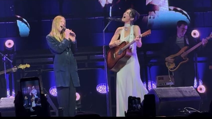 Gracie Abrams performing That’s So True (with Audrey Hobert) - Los Angeles - August 6, 2025