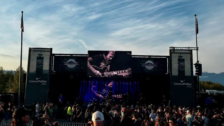 Mastodon Pays Tribute To Brent Hinds At 1st Show Following Guitarist’s Death
