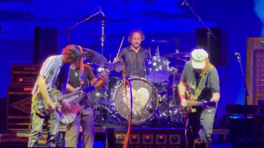 Neil Young & The Chrome Hearts - "Cowgirl in the Sand" (Richmond, Va)