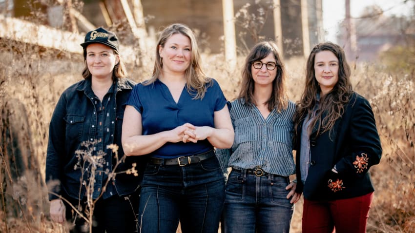 Della Mae