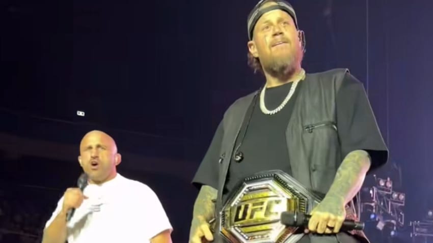 UFC Champion Alexander Volkanovski Performs With Jelly Roll In Sydney