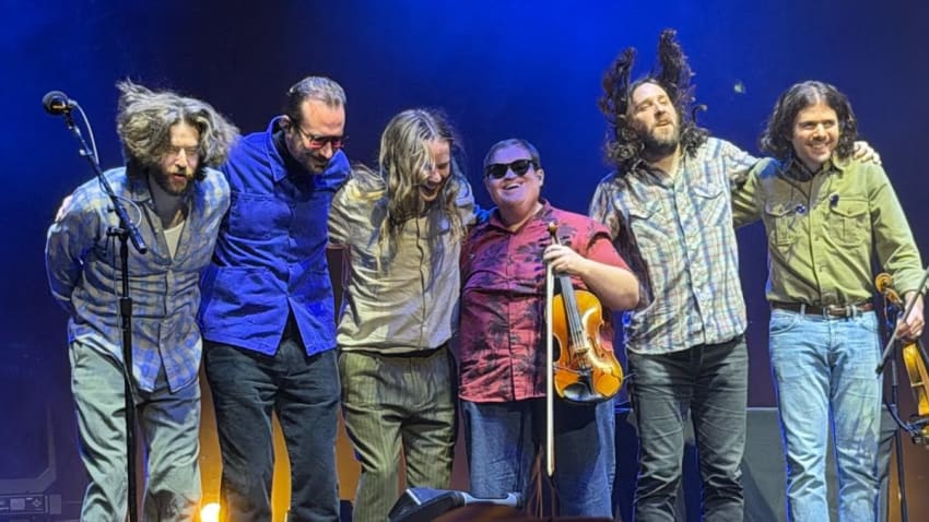 Billy Strings “I’m Going Back To Old Kentucky” w/ Michael Cleveland 12/6/25 Louisville Ky Yum Center