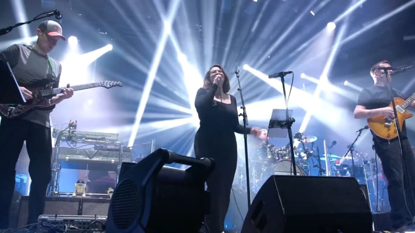 Umphrey’s McGee Welcomes Jennifer Hartswick For 2-Night Chicago Homecoming At The Salt Shed