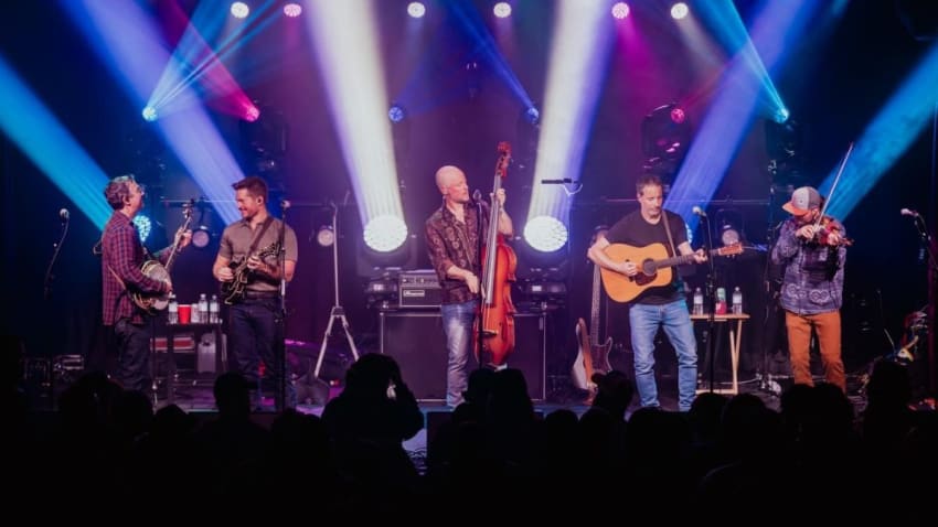 Yonder Mountain String Band Fares Bob Weir Well At Cervantes