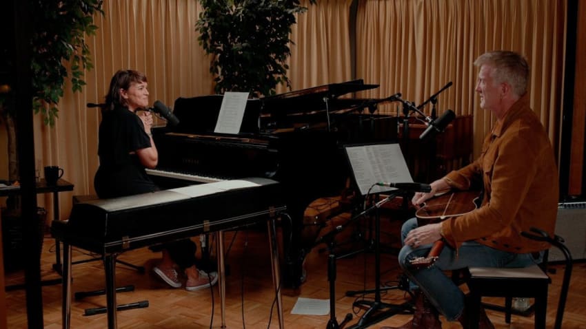 Norah Jones & Joshua Homme - Somethin' Stupid (Live)