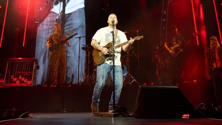 Zach Bryan Plays Bob Weir’s Guitar & Brings Out 49er Christian McCaffrey At Madden Bowl