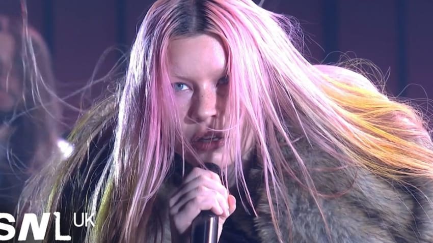 Live From London: Watch Wet Leg Perform On ‘Saturday Night Live UK’ Debut