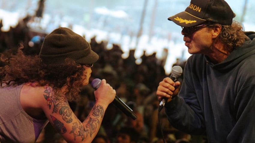 Remi Wolf Makes Surprise Appearance With Amos Lee At Stagecoach