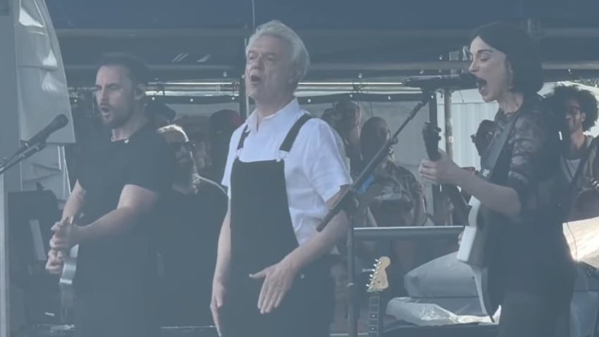 St. Vincent Pulls David Byrne Onstage For Talking Heads Singalong At Jazz Fest in New Orleans