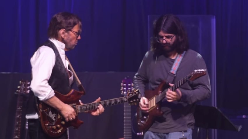 Al Di Meola Uses Jerry Garcia’s 'Tiger' Guitar For Grateful Dead Cover In Chicago