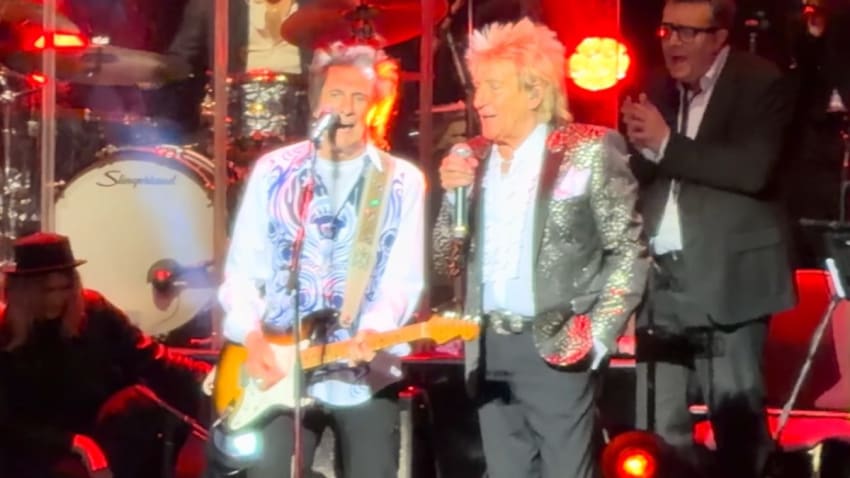 Rod Stewart & Ronnie Wood Perform Faces’ ‘Ooh La La’ At Royal Albert Hall