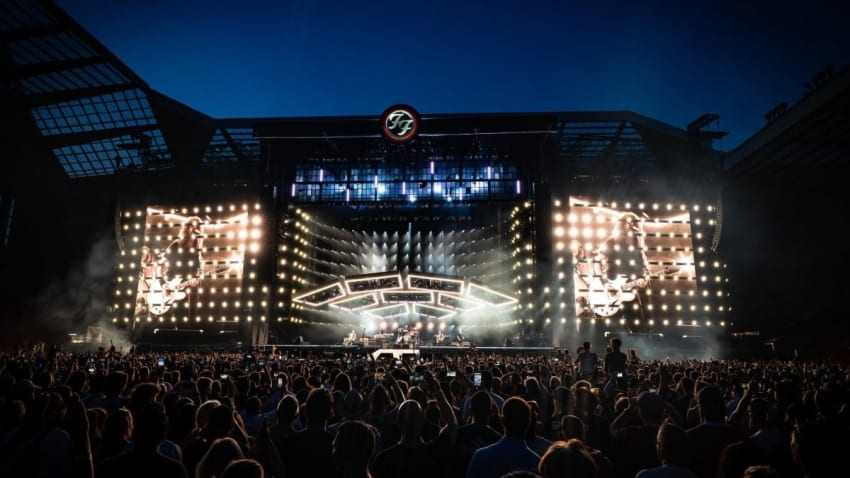 Foo Fighters Premiere Beatles Cover In Liverpool