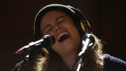 Rising 'Flow': Tash Sultana brings singular style to Shelburne, Vermont  Arts