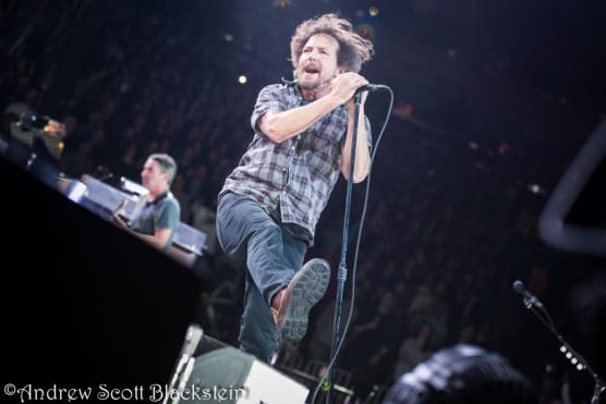 Review Photos Videos Pearl Jam Takes It To Madison Square Garden