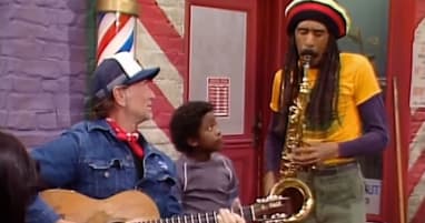 Watch Willie Nelson Perform Blue Eyes Crying In The Rain With