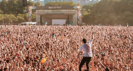 Jason Aldean concert crowd involvement 2021