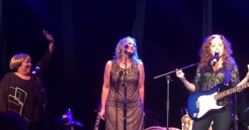 Mavis Staples, Bonnie Raitt and Joan Osborne - "Will The Circle Be Unbroken?"