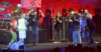 Dave Matthews Band Right Place Wrong Time