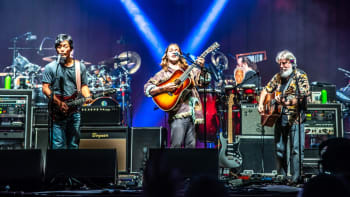 String Cheese Incident Billy Strings