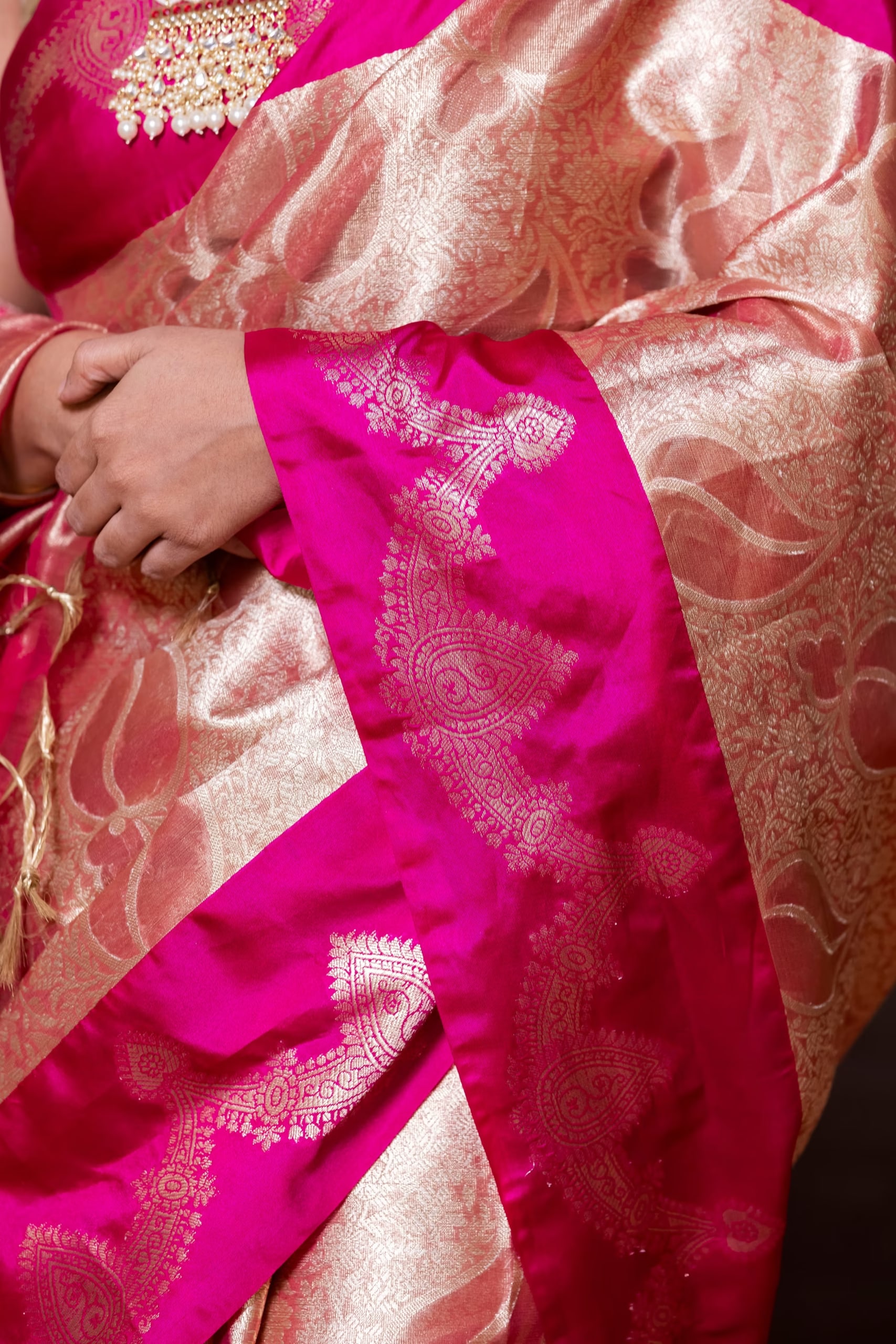 Gold Pink Glass Tissue Silk Saree - Image 4