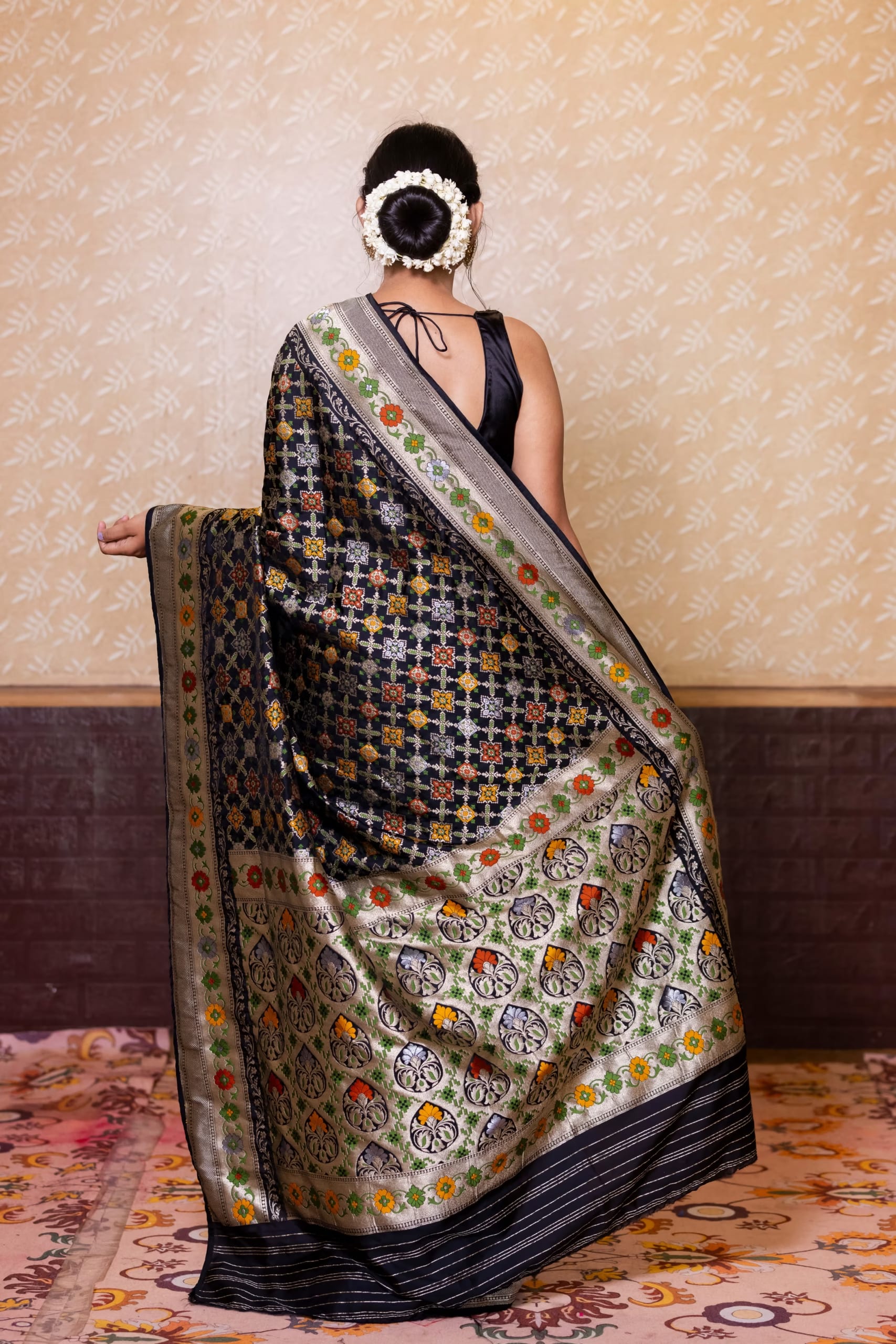 Black Mashru Silk Saree - Image 4